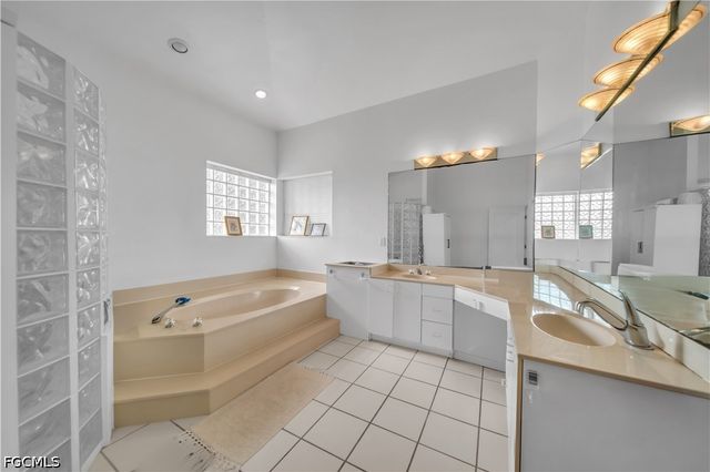 16971 Timberlakes DR, Fort Myers, FL 33908