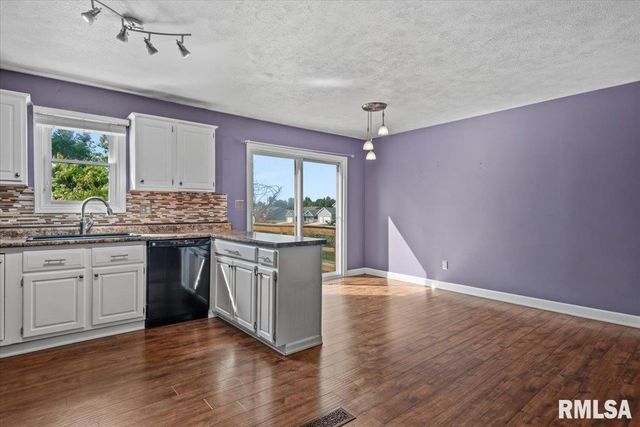 240 Teal Drive, Chatham, IL 62629