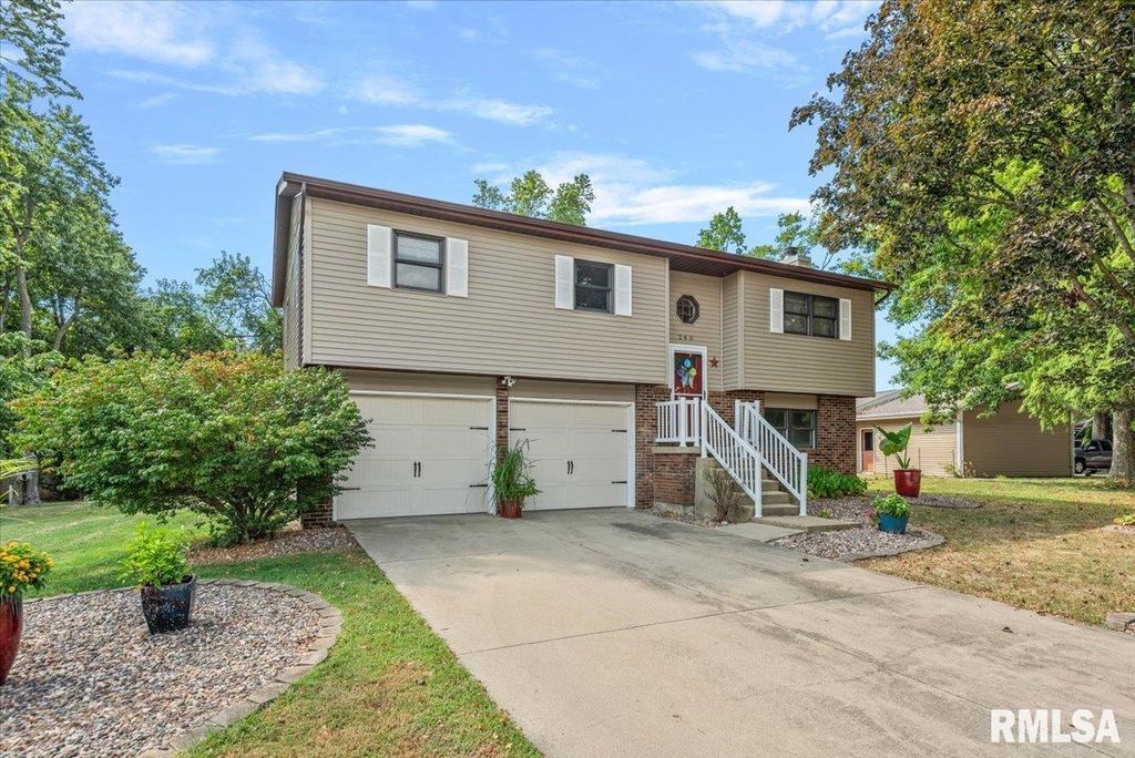 240 Teal Drive, Chatham, IL 62629