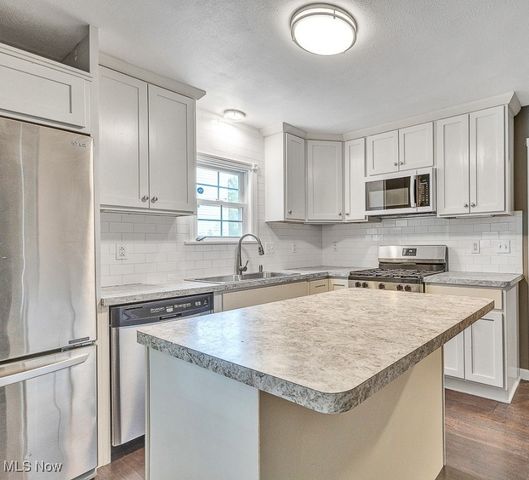 720 E 254th Street, Euclid, OH 44132