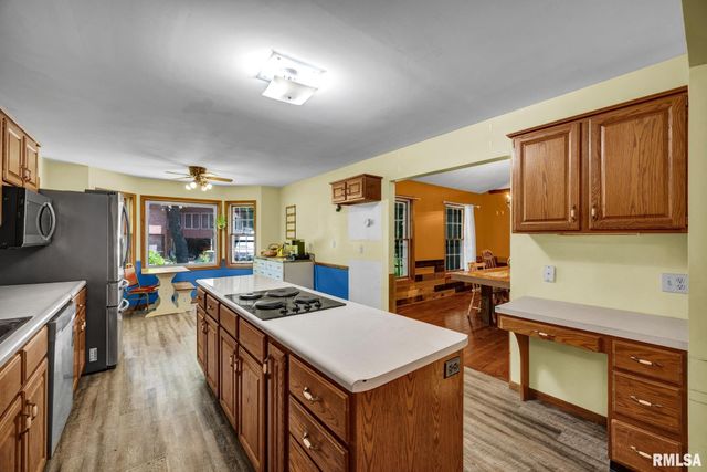 520 W HICKORY GROVE Court, Dunlap, IL 61525