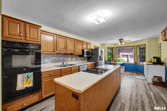 520 W HICKORY GROVE Court, Dunlap, IL 61525