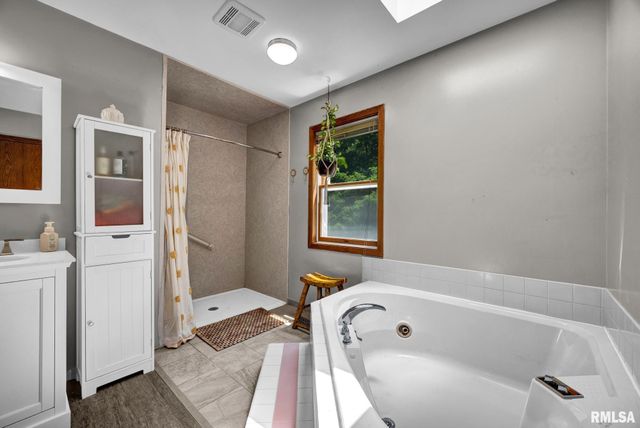 520 W HICKORY GROVE Court, Dunlap, IL 61525