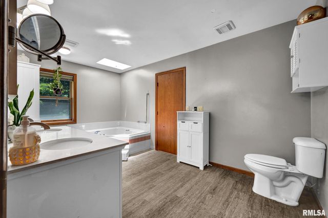 520 W HICKORY GROVE Court, Dunlap, IL 61525