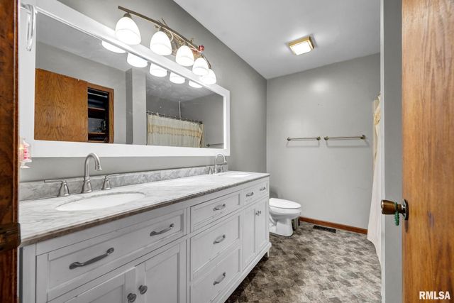 520 W HICKORY GROVE Court, Dunlap, IL 61525