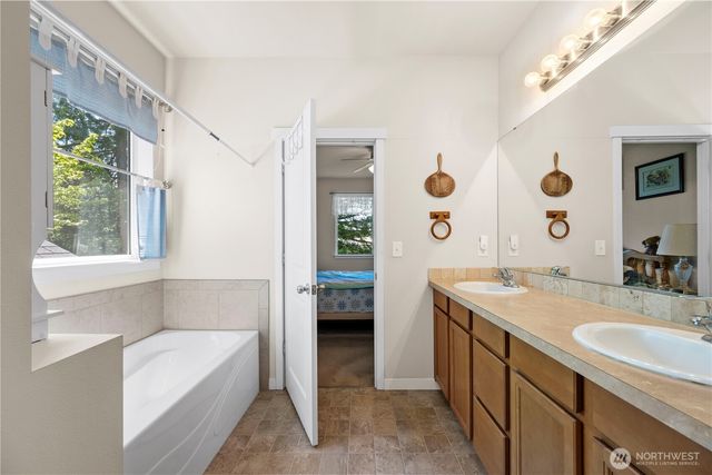 1757 Hillcrest Loop, Mount Vernon, WA 98274