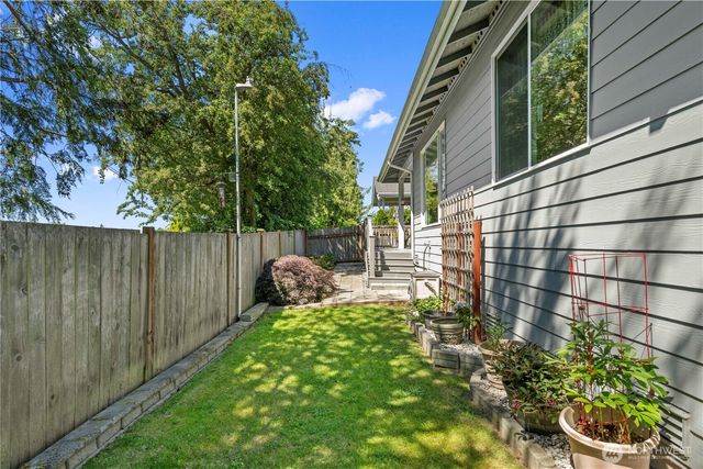1757 Hillcrest Loop, Mount Vernon, WA 98274