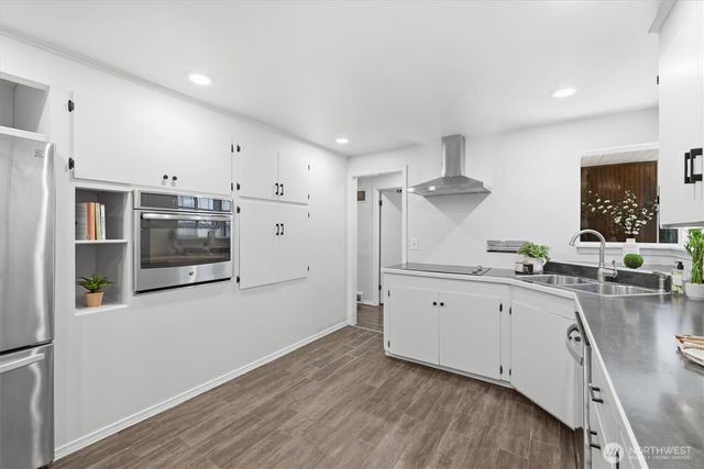 549 NW 205th Street, Shoreline, WA 98177