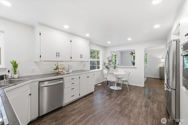 549 NW 205th Street, Shoreline, WA 98177