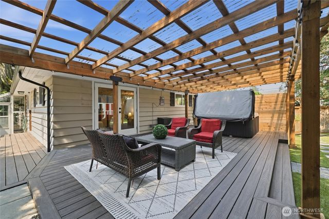 549 NW 205th Street, Shoreline, WA 98177