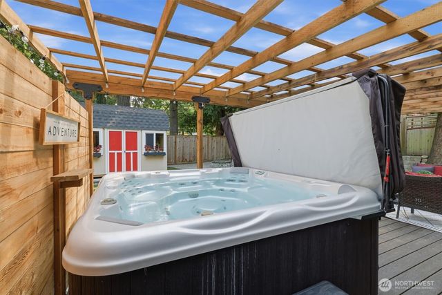 549 NW 205th Street, Shoreline, WA 98177