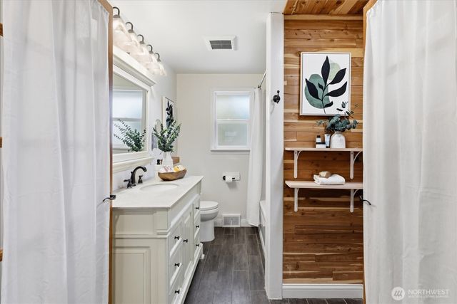 549 NW 205th Street, Shoreline, WA 98177