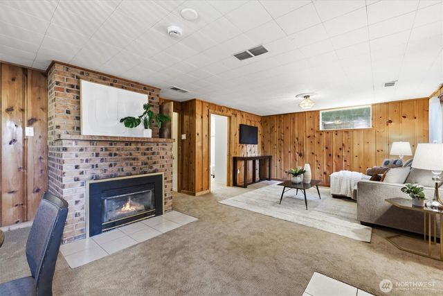 549 NW 205th Street, Shoreline, WA 98177