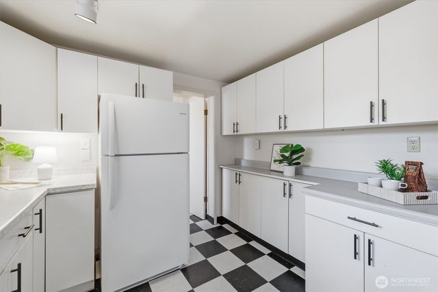 549 NW 205th Street, Shoreline, WA 98177
