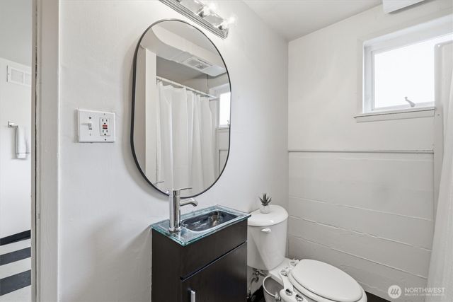 549 NW 205th Street, Shoreline, WA 98177
