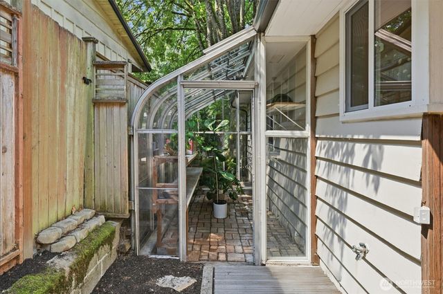 549 NW 205th Street, Shoreline, WA 98177