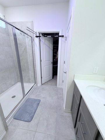 204 Caisson TRL, Liberty Hill, TX 78642