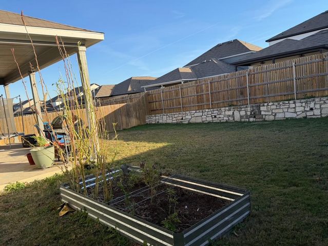 204 Caisson TRL, Liberty Hill, TX 78642