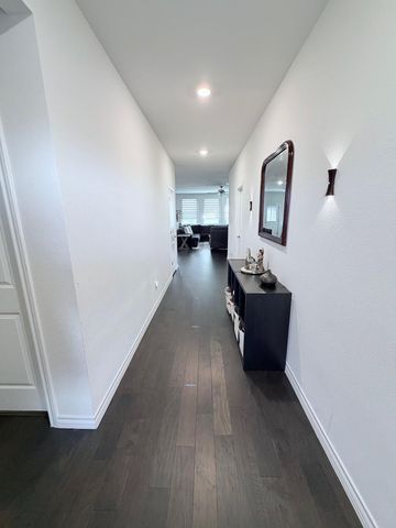 204 Caisson TRL, Liberty Hill, TX 78642