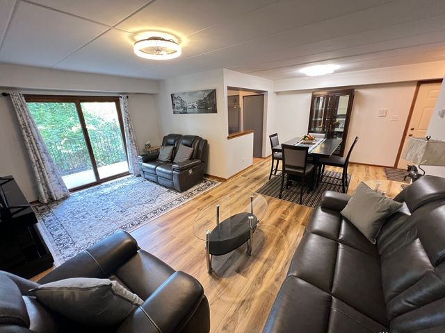 10278 SOUTHWEST Highway 2C, Chicago Ridge, IL 60415