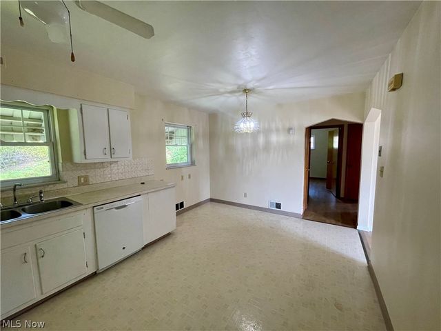 145 Circle Drive, Weirton, WV 26062