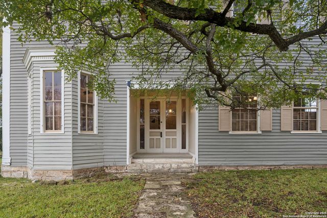 276 E Coll, New Braunfels, TX 78130