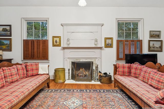 276 E Coll, New Braunfels, TX 78130