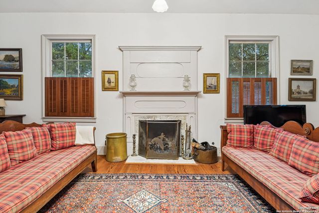 276 E Coll, New Braunfels, TX 78130