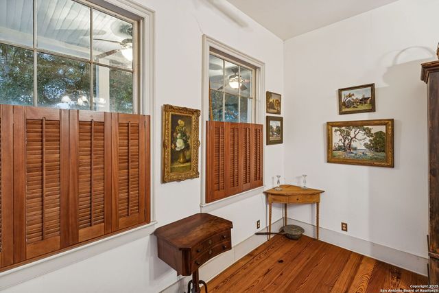 276 E Coll, New Braunfels, TX 78130