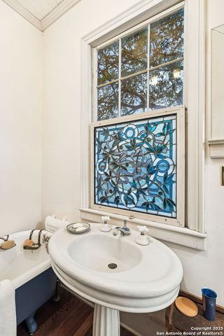 276 E Coll, New Braunfels, TX 78130