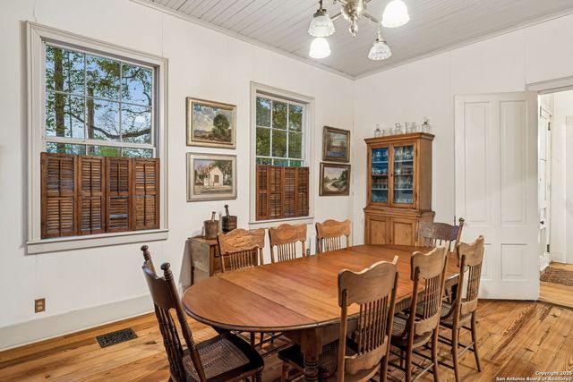 276 E Coll, New Braunfels, TX 78130