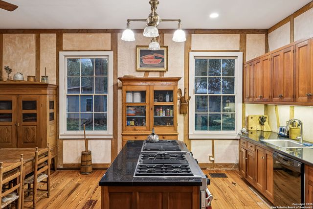 276 E Coll, New Braunfels, TX 78130