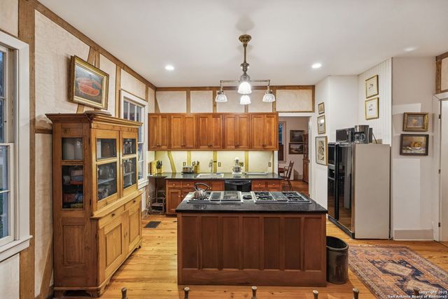 276 E Coll, New Braunfels, TX 78130