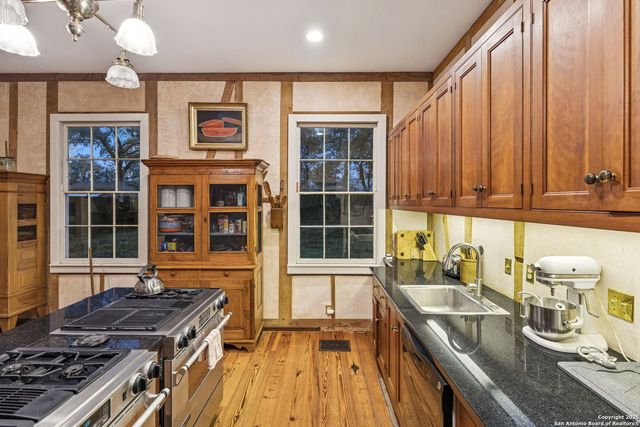 276 E Coll, New Braunfels, TX 78130