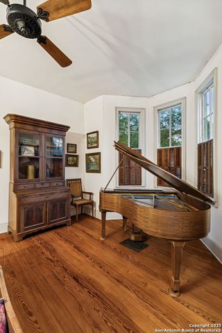 276 E Coll, New Braunfels, TX 78130