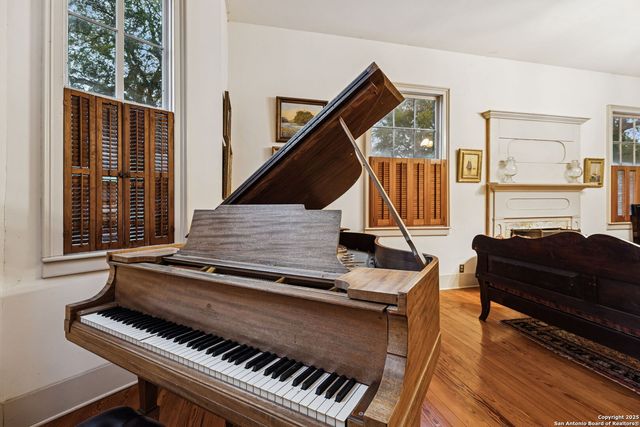 276 E Coll, New Braunfels, TX 78130