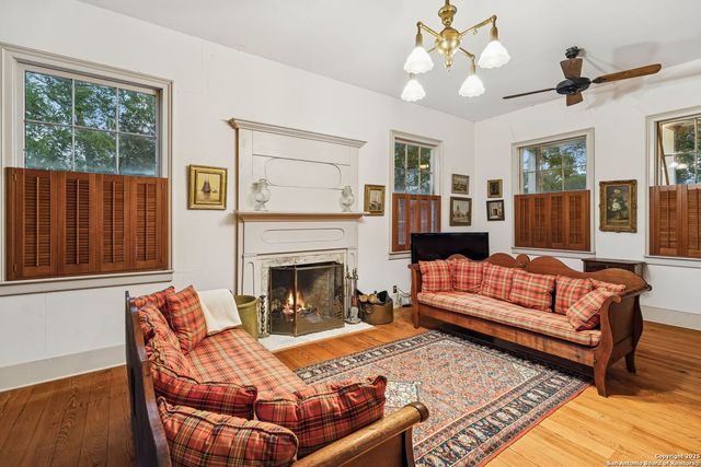 276 E Coll, New Braunfels, TX 78130