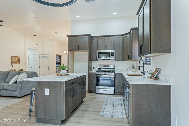 9316 N Eagle Dancer Drive, Tucson, AZ 85742