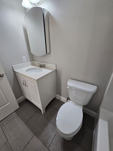 9 Needhams Landing Road 404, Lynn, MA 01905