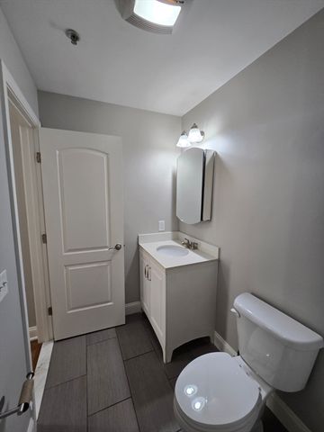 9 Needhams Landing Road 404, Lynn, MA 01905