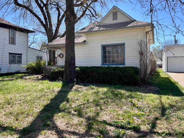 821 E 10th, Winfield, KS 67005