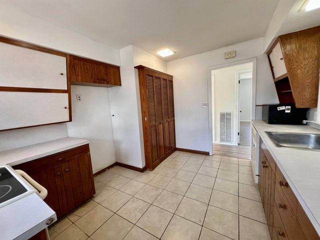 821 E 10th, Winfield, KS 67005