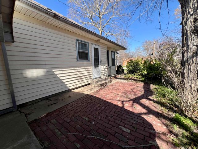821 E 10th, Winfield, KS 67005