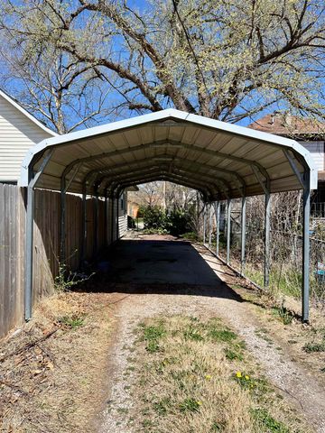 821 E 10th, Winfield, KS 67005