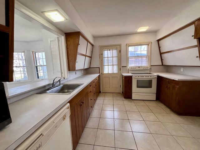 821 E 10th, Winfield, KS 67005