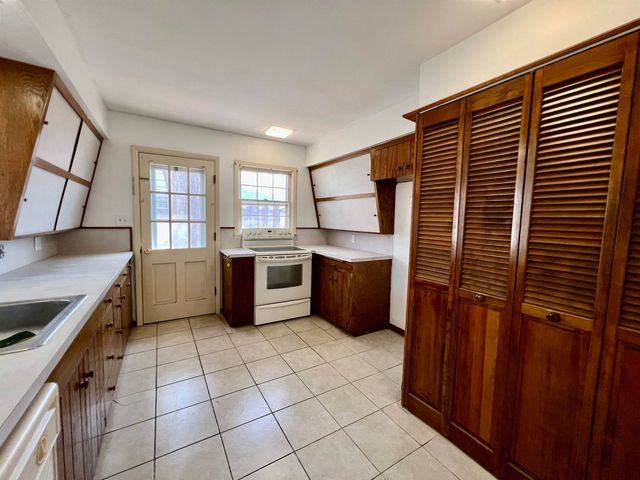 821 E 10th, Winfield, KS 67005