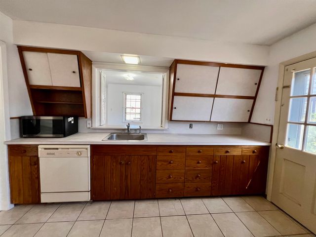 821 E 10th, Winfield, KS 67005