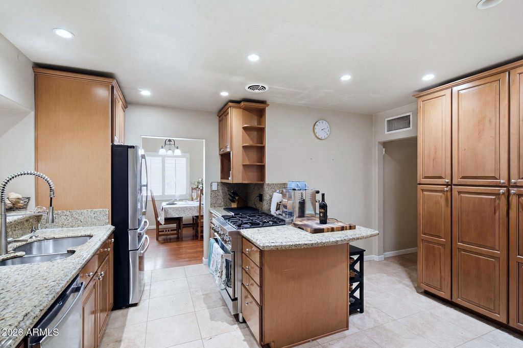 4045 E CAMBRIDGE Avenue, Phoenix, AZ 85008 — photo 2