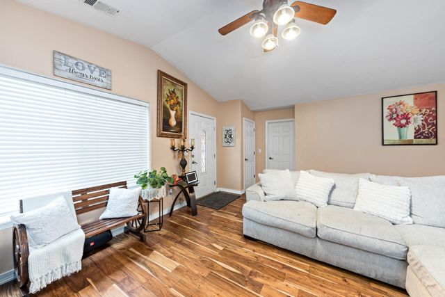 18 Scholarship Way, Medford, OR 97501