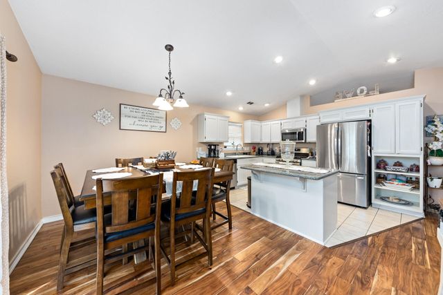 18 Scholarship Way, Medford, OR 97501